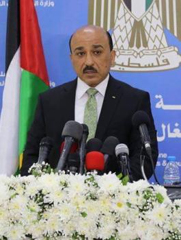 وزير الاشغال العامة يتفقد صالة الحجاج 