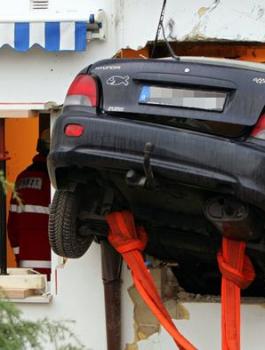 اقتحام سيدة غرفة نوم بالمانيا