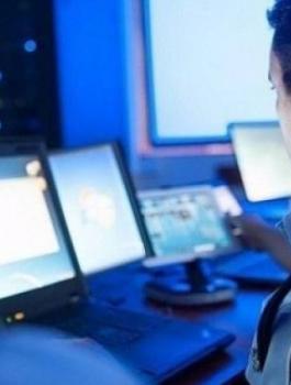 اعتقالات بسبب فيسبوك 