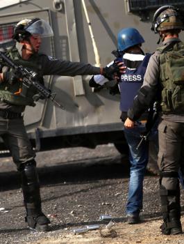 الاعتداء على الصحفيين الفلسطينيين 