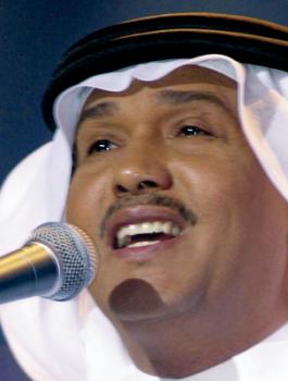 شاب يشتري عقال محمد عبده 