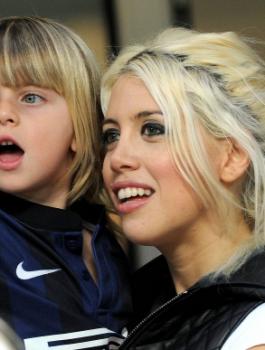 زوجة المهاجم ماورو ايكاردي ورونالدو 