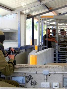 inside-hawara-checkpoint-in-the-occupied-west-bank-palestine-photo-by-wikimedia-commons