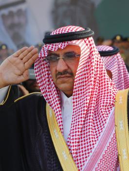 "هيومن رايتس ووتش" تطالب بتوضيح مصير بن نايف "فورًا"