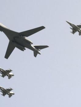 قاذفات امريكية تحلق فوق كوريا الشمالية 