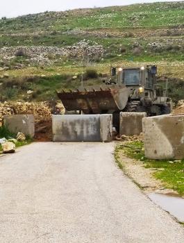 اغلاق مداخل دير نظام رام الله 