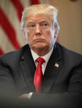 تويتر يهدد باغلاق حساب ترامب 