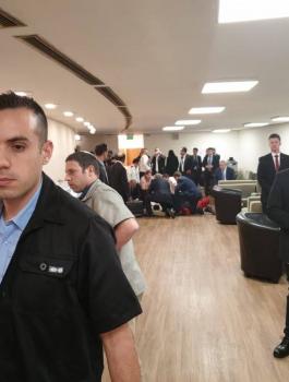 وزير اسرائيلي ينهار 