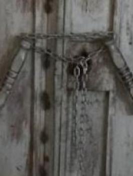   أبناء يحتجزون والدهم في السعودية 