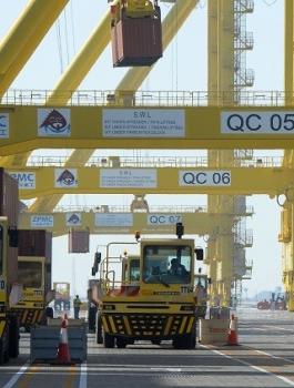 هكذا تقوم شركات سعودية بتهريب البضائع إلى قطر