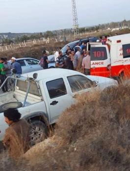 اصابة عمال فلسطينيين بحادث سير 