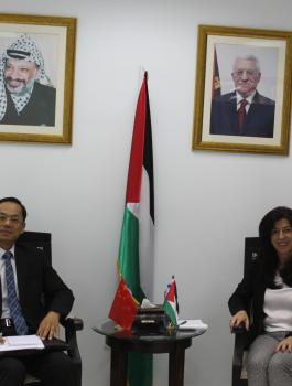 وزيرة الاقتصاد وسفير الصين يبحثان إعفاء فلسطين من الجمارك