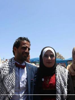 عروسان يعقدان قرانهما في خيمة التضامن مع الأسرى بغزة