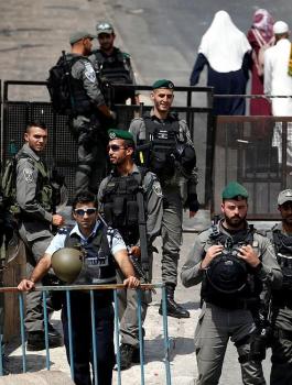 البوابات الالكترونية امام الاقصى 