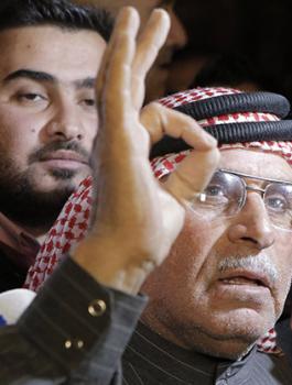 والد معاذ الكساسبة وقاتل ابنه في العراق 