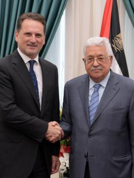 عباس والمفوض العام لوكالة الاونروا 