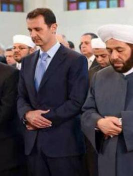 شار الاسد يؤدي صلاة العيد في مدينة حماة 