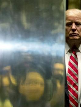 كاتب مذكرات ترامب يتوقع استقالته بحلول الخريف المقبل