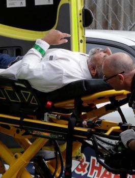 رافعا سبابته إلى الأعلى.. المشهد الأخير في حياة مصلٍّ قضى بمذبحة نيوزيلندا