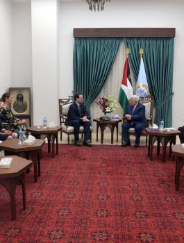 عباس والاونوروا 