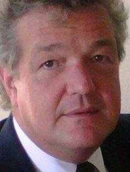 القبض على الصحفي فرنسيس ماثيو 