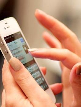 سيدة تخلع زوجها  بعدما تجاهل رسائلها الهاتفية ! 