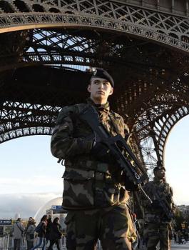 مشتبه في هجوم برج إيفل يقر بتواصله مع داعش