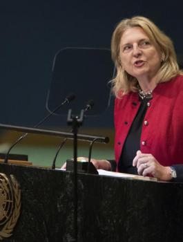 وزيرة خارجية النمسا تتحدث اللغة العربية 