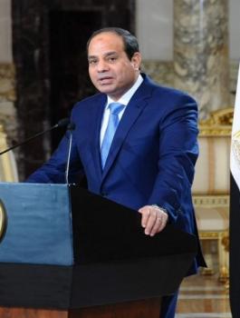 السيسي والصواريخ البلاستيكية 