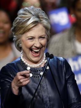 هيلاري كلينتون ترغب بتلقد منصب مدير عام شركة "فيسبوك"