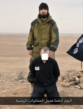تنظيم الدولة ينحر جنديا روسيا 