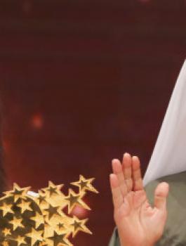 كندية تحصد لقب أفضل معلمة في العالم.. وحاكم دبي يكافئها