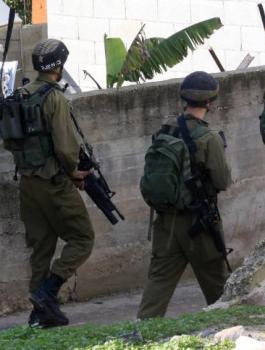 مداهمة منازل المواطنين