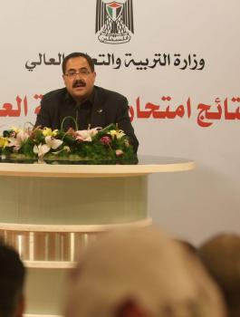 اسرائيل تمنع وزير التربية من الوصول الى بيت اكسا 
