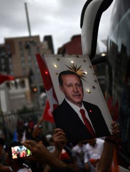 احتفالات تعم أرجاء تركيا بفوز أردوغان بالرئاسة وحلفائه بالبرلماناحتفالات تعم أرجاء تركيا بفوز أردوغان بالرئاسة وحلفائه بالبرلمان