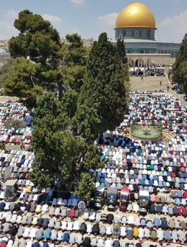 الخارجية الفلسطينية تدين منع الاحتلال للرجال دون 40 عاما من دخول القدس‎