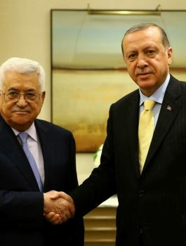 الرئيس يجتمع بأردوغان قبيل القمة الإسلامية الطارئة