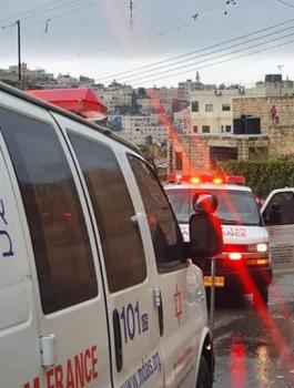 اصابة مستوطن بعملية طعن في الخليل 