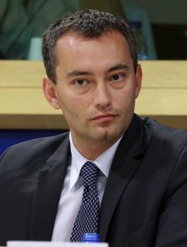 ميلادينوف: غزة على حافة الهاوية والفلسطينيون فقدوا الأمل