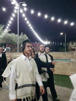 المستوطنون يقتحمون كفرمندا 