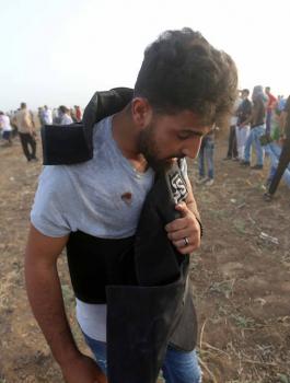 إصابة مصور وكالة الأناضول بقنبلة غاز بالصدر خلال تغطيته لمسيرات العودة