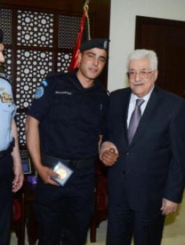 الرئيس يكرم الرقيب الأقرع