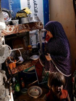 بالفيديو: أم فلسطينية رزقت بطفلة بعد انتظار 13 عام تتمنى الموت لهذا السبب