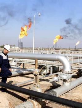 مواطن ليبي يغلق خط أنابيب نفط ينتج 270 ألف برميل يومياً 