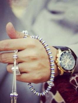 وفاة شاب حزنا على صديقه 