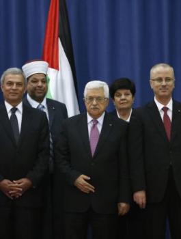 الرجوب ووزراء حكومة رامي الحمد الله 