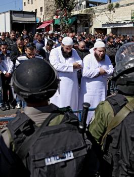 الاردن يطالب اسرائيل بفتح المسجد الاقصى امام المصلين فورا