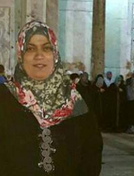 الاحتلال يبعد سيدة عن القدس بعد الافراج عنها 