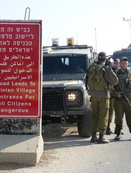 ازالة البوابات الحديدة من امام مداخل سنجل 