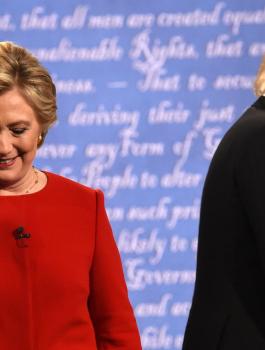 la-candidate-democrate-hillary-clinton-et-son-rival-republicain-donald-trump-se-separent-apres-le-premier-debat-televise-le-26-september-2016-a-new-york_5707831
